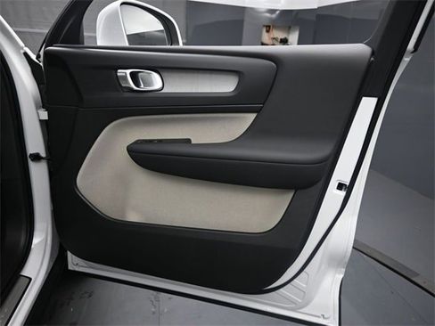 New 2025 Volvo XC40 B5 Plus w/ Protection Package Premier image 29