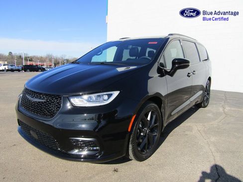 Used 2025 Chrysler Pacifica Limited FWD image 48