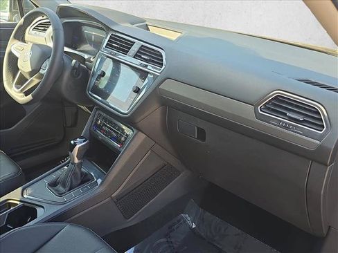 Used 2023 Volkswagen Tiguan SE FWD image 25