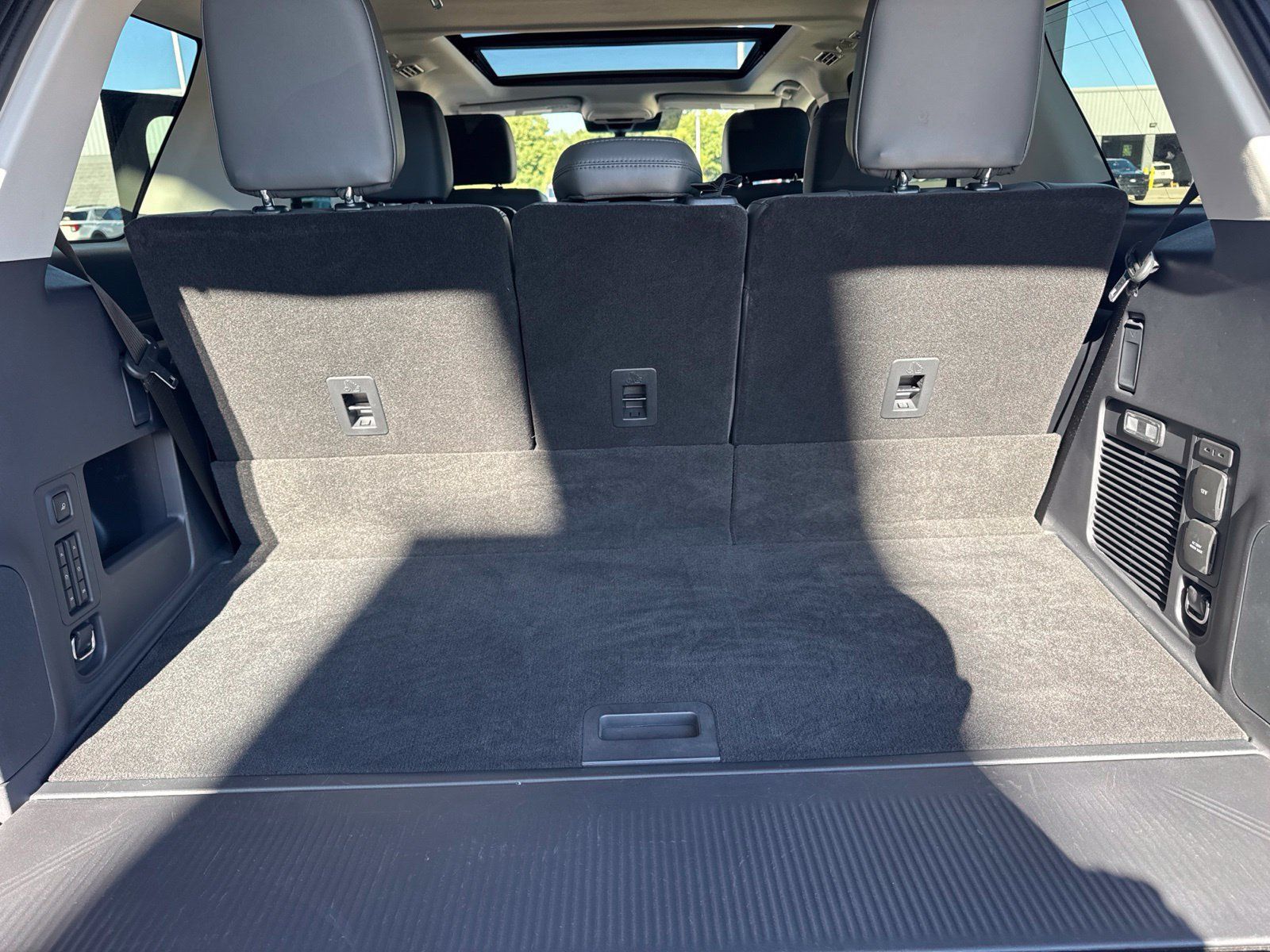 Certified 2025 Ford Expedition Active AWD/4WD image 42