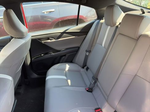 Used 2025 Toyota Camry SE FWD image 10