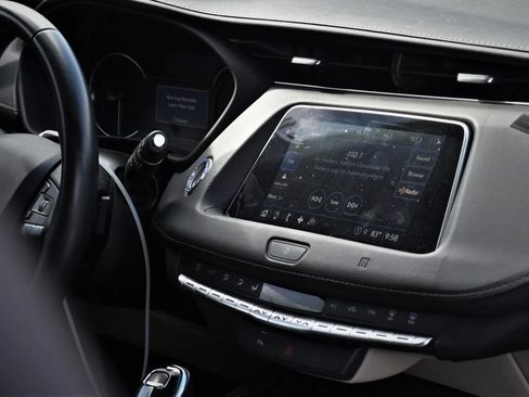 Used 2021 Cadillac XT4 Luxury FWD image 11