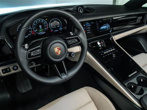 New 2026 Porsche Panamera 4 image 4