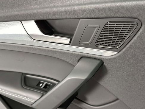 Used 2025 Audi Q5 2.0T Premium Plus w/ Premium Plus Package image 18