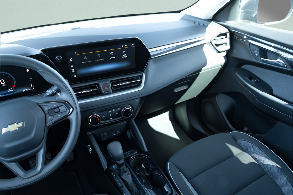 Used 2025 Chevrolet TrailBlazer LS w/ LS Convenience Package FWD image 19