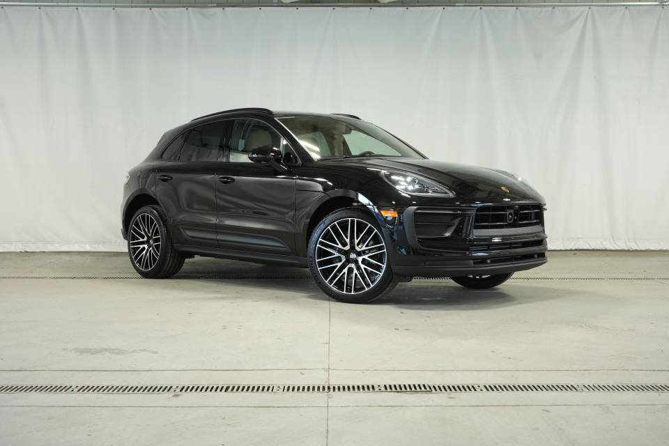 Certified 2026 Porsche Macan AWD/4WD image 10
