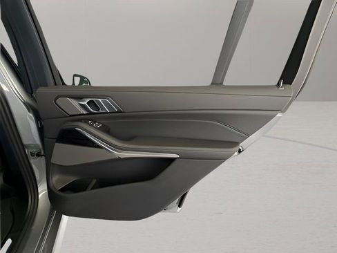 Used 2026 BMW X7 xDrive40i w/ M Sport Package image 29