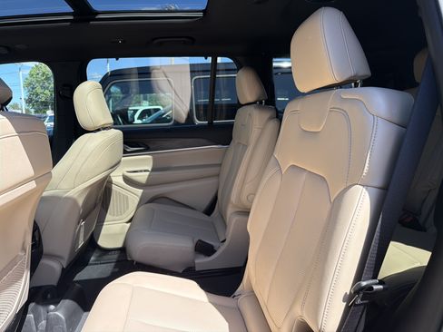 Certified 2024 Jeep Grand Cherokee L Limited w/ Luxury Tech Group II AWD/4WD image 14