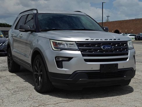 Used 2019 Ford Explorer XLT w/ Equipment Group 202A FWD image 2