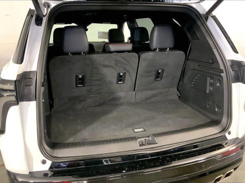 Used 2025 Chevrolet Traverse RS AWD/4WD image 4