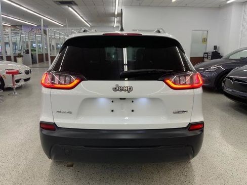 Used 2019 Jeep Cherokee Latitude Plus AWD/4WD image 5