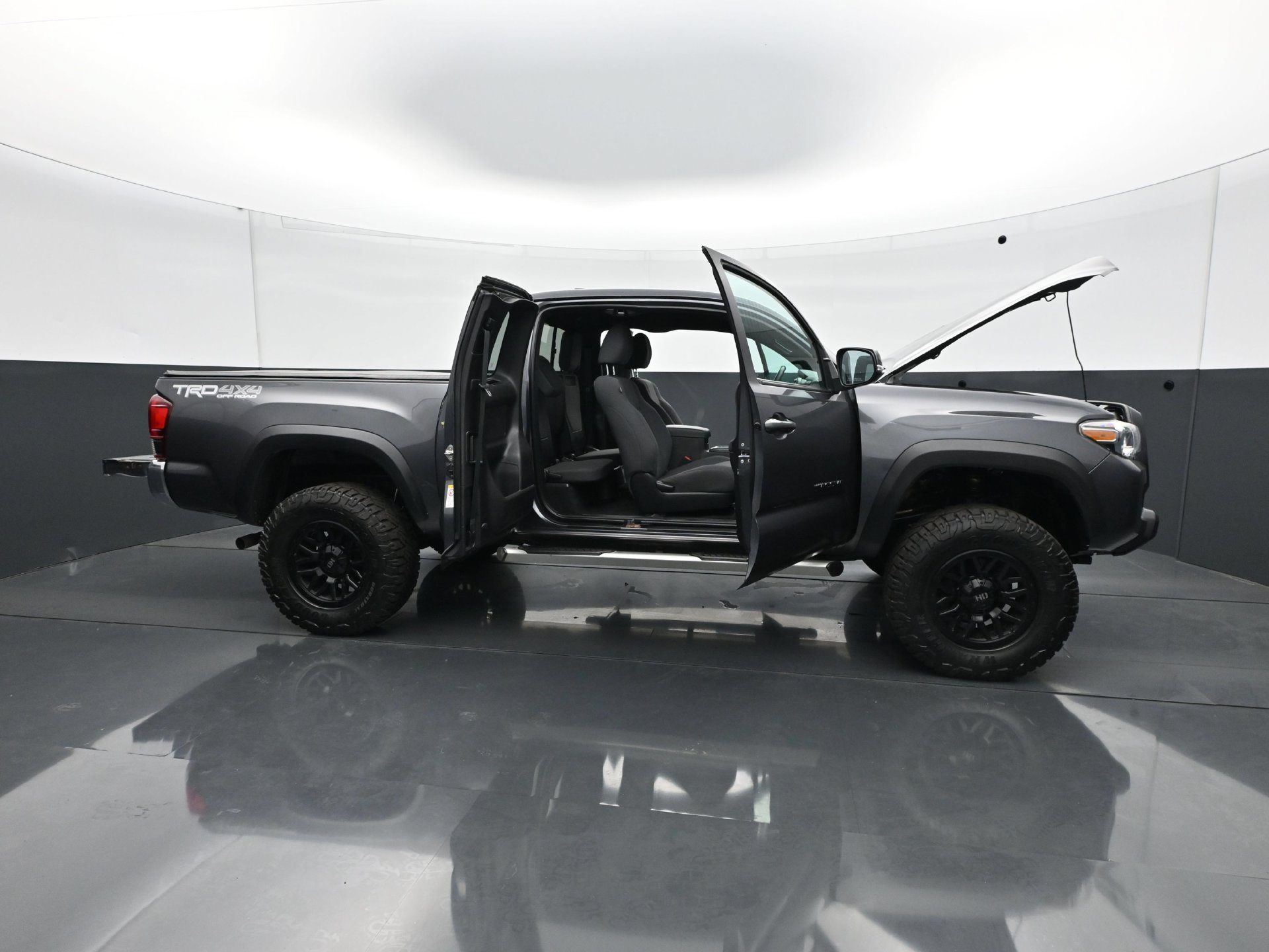 Used 2019 Toyota Tacoma TRD Off-Road AWD/4WD image 34