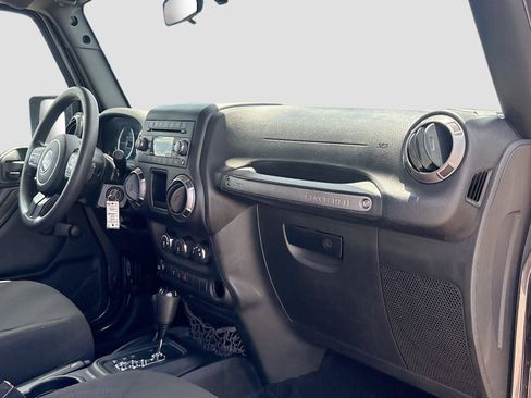 Used 2018 Jeep Wrangler Unlimited Sport AWD/4WD image 25