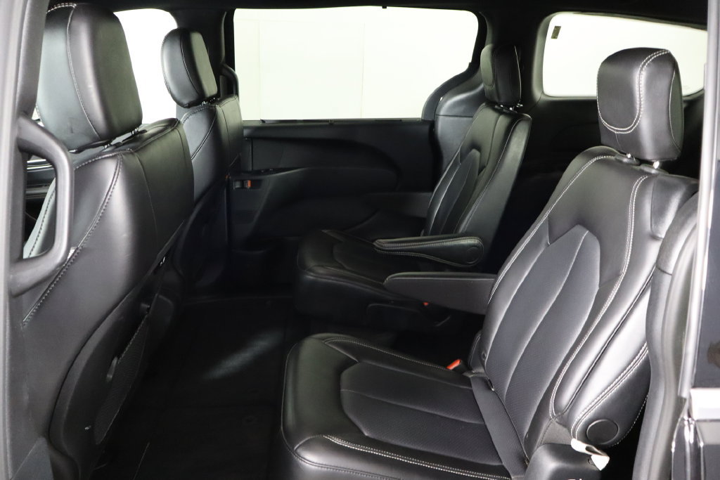 Used 2025 Chrysler Pacifica Select FWD image 16