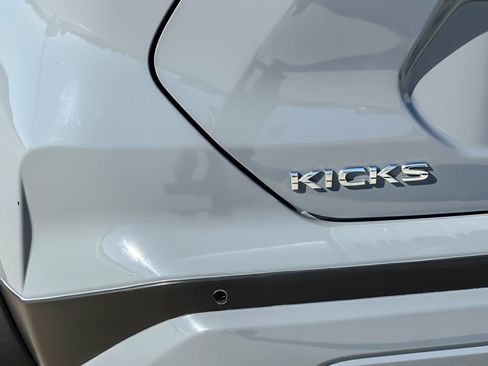 Used 2022 Nissan Kicks SR w/ Interior Electronics Package FWD image 26