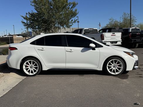Used 2020 Toyota Corolla SE image 2