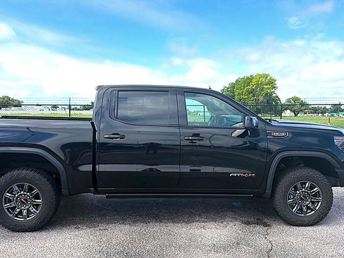Used 2024 GMC Sierra 1500 AT4X AWD/4WD image 5