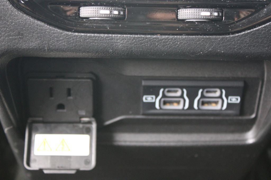 Used 2024 Jeep Grand Cherokee Altitude AWD/4WD image 27