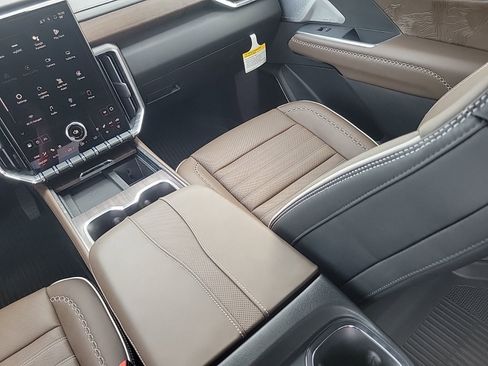 New 2026 GMC Acadia Denali Ultimate w/ LPO, Floor Liner Package FWD image 13