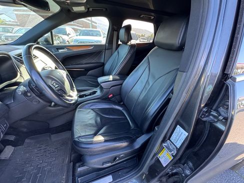 Used 2017 Lincoln MKC Reserve AWD/4WD image 17