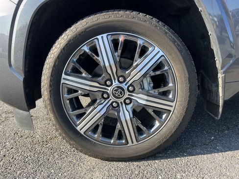 Used 2023 Toyota Sequoia Capstone AWD/4WD image 12