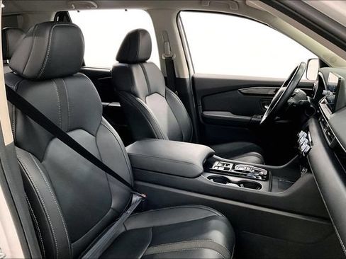 Used 2025 Honda Pilot EX-L image 8