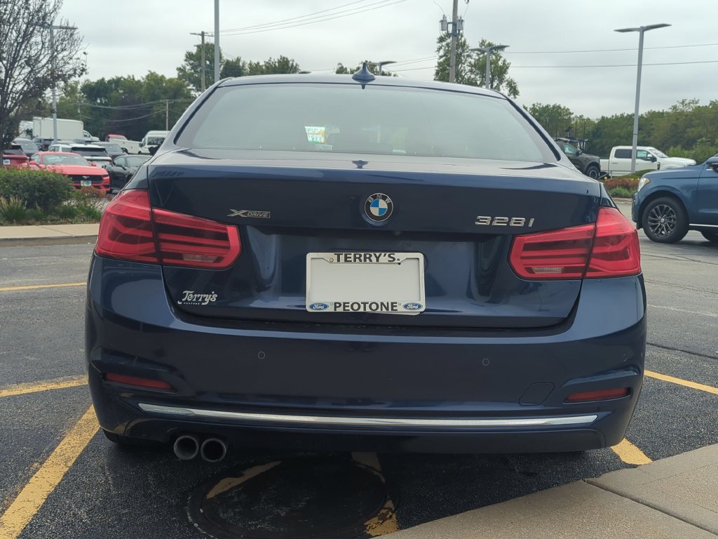 Used 2016 BMW 328i xDrive Sedan AWD/4WD image 4