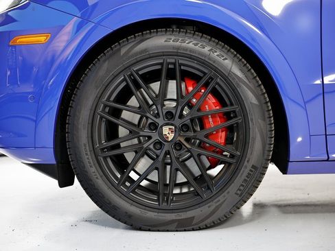 New 2025 Porsche Cayenne GTS image 12