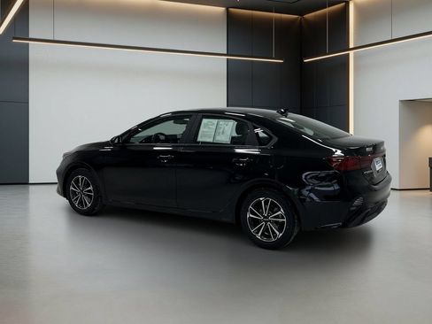 Used 2022 Kia Forte LXS FWD image 3