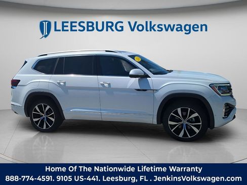 Used 2024 Volkswagen Atlas SEL Premium R-Line image 2