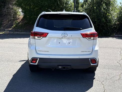 Used 2018 Toyota Highlander Limited Platinum AWD/4WD image 3