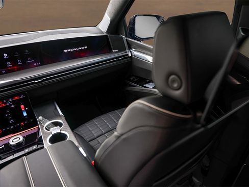 Certified 2025 Cadillac Escalade ESV V image 30