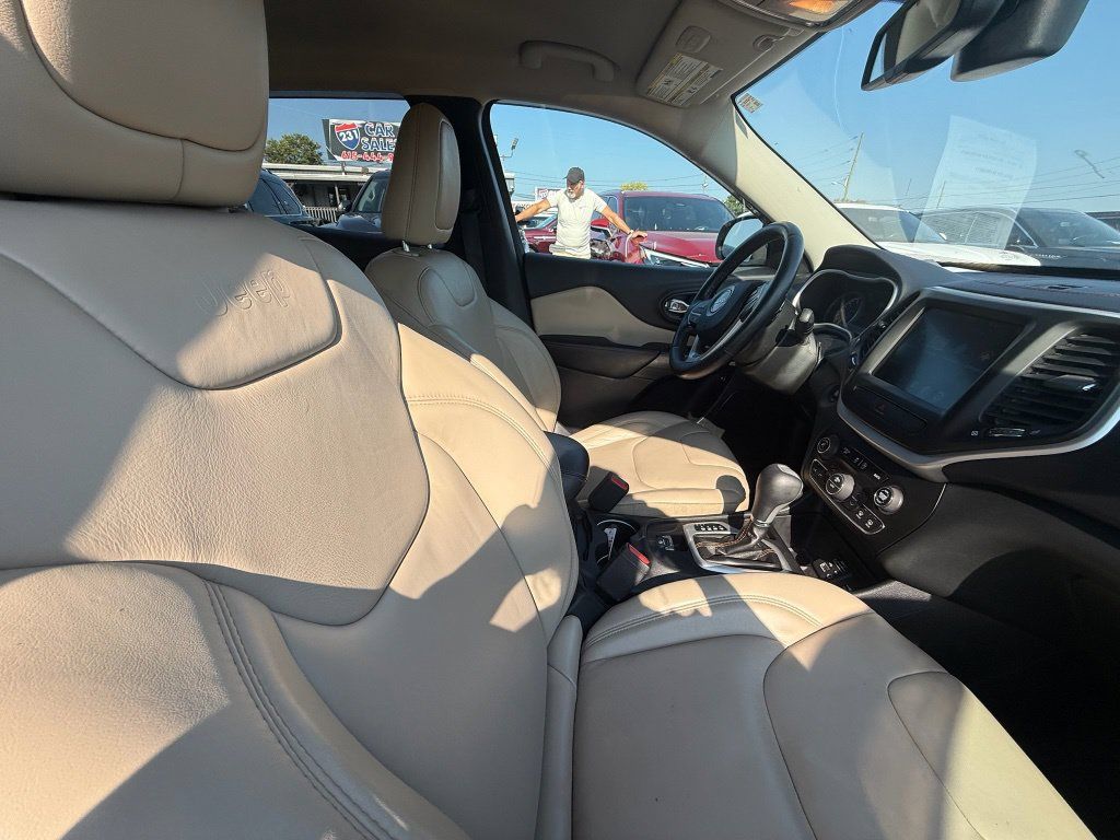 Used 2017 Jeep Cherokee Limited FWD image 19