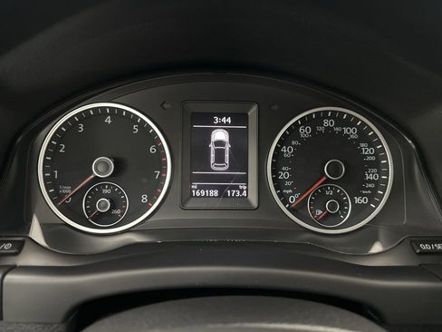 Used 2014 Volkswagen Tiguan S image 25