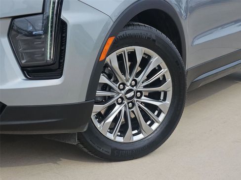 Certified 2025 Cadillac XT4 Premium Luxury FWD image 7