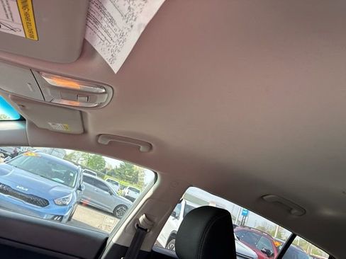 Used 2022 Kia Sportage LX image 12