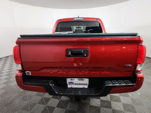 Used 2017 Toyota Tacoma TRD Off-Road image 6
