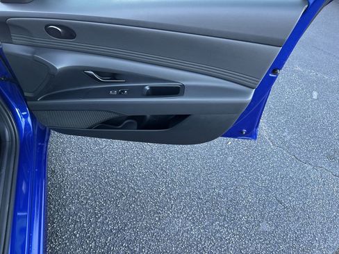 Used 2025 Hyundai Elantra SEL image 14