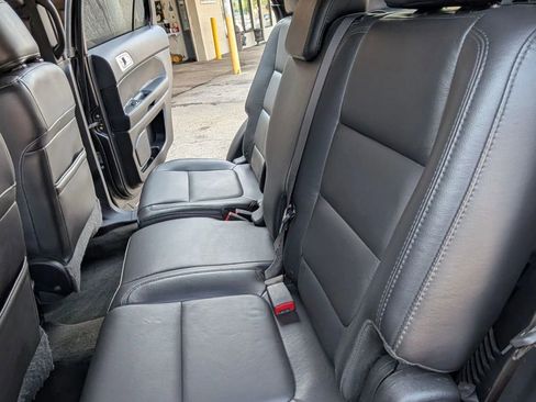 Used 2015 Ford Explorer XLT w/ Equipment Group 202A image 11