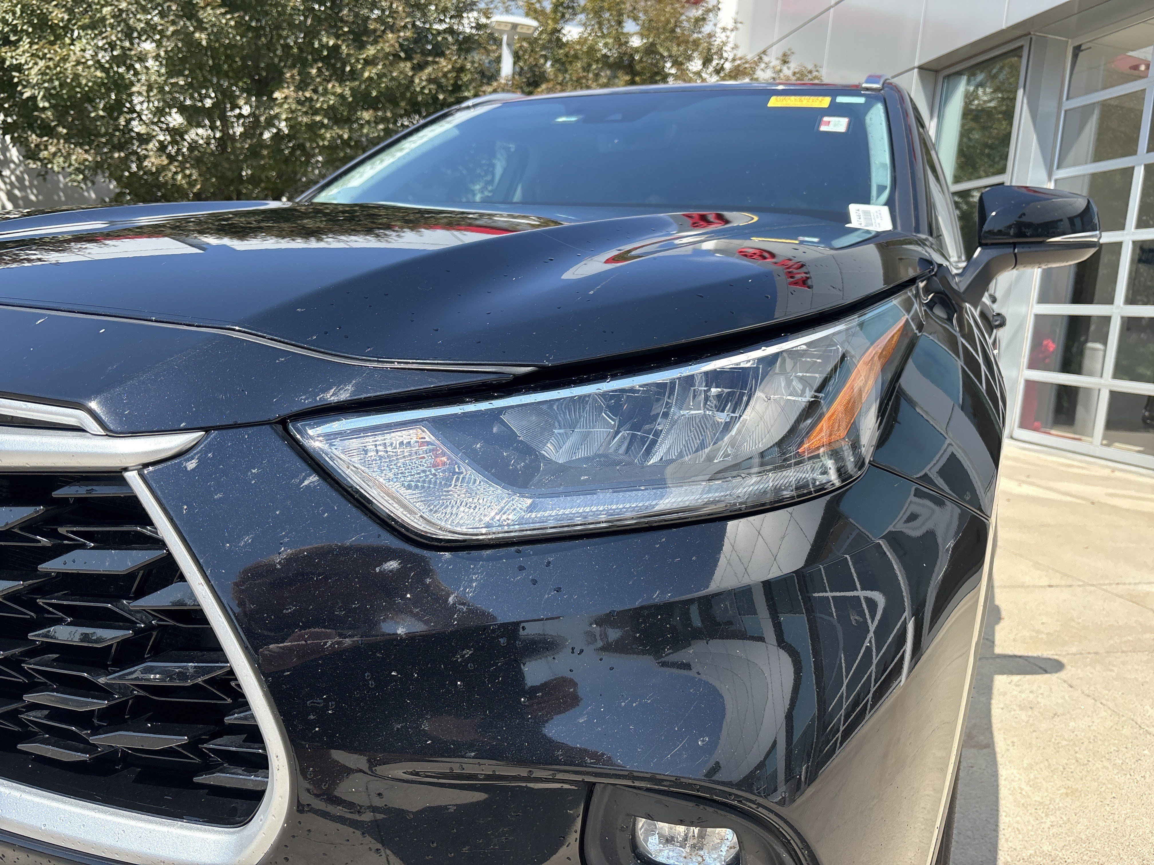 Used 2020 Toyota Highlander XLE AWD/4WD image 11