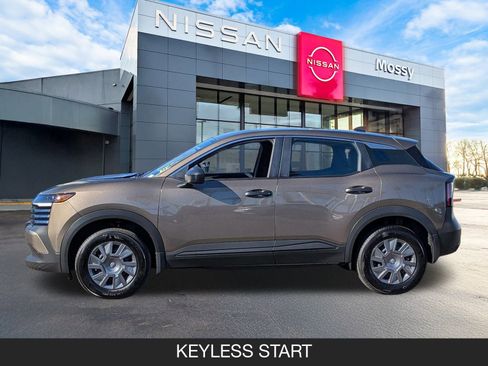 Certified 2025 Nissan Kicks S image 5