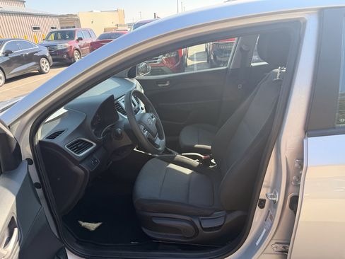 Used 2021 Hyundai Accent SE FWD image 6