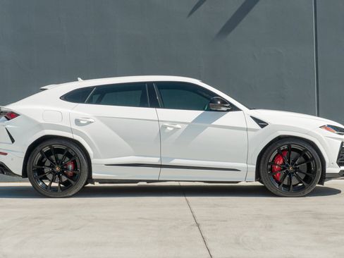 Used 2021 Lamborghini Urus AWD/4WD image 6