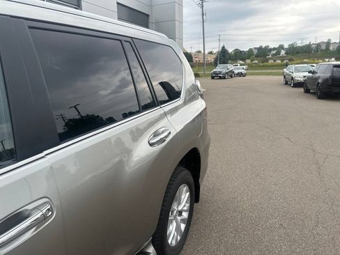 Certified 2022 Lexus GX 460 Premium w/ Premium Package AWD/4WD image 6