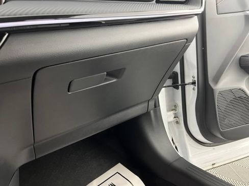 Used 2025 Nissan Kicks SR FWD image 36