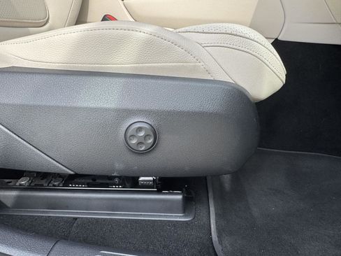 Certified 2025 Mercedes-Benz GLC 300 image 33