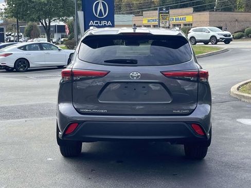 Used 2021 Toyota Highlander XLE image 4