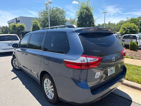 Used 2017 Toyota Sienna XLE FWD image 11
