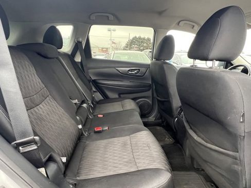 Used 2019 Nissan Rogue SV w/ Premium Package image 16