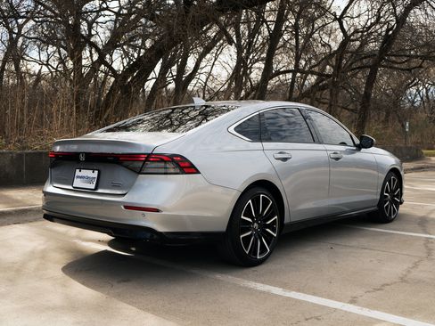 Used 2023 Honda Accord Touring image 9